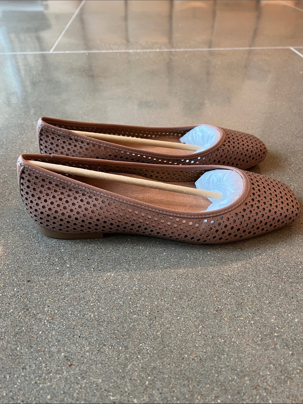 Vionic Orinda Perf Square Toe Ballet Flat in Mocha- NWT - Picture 4 of 7